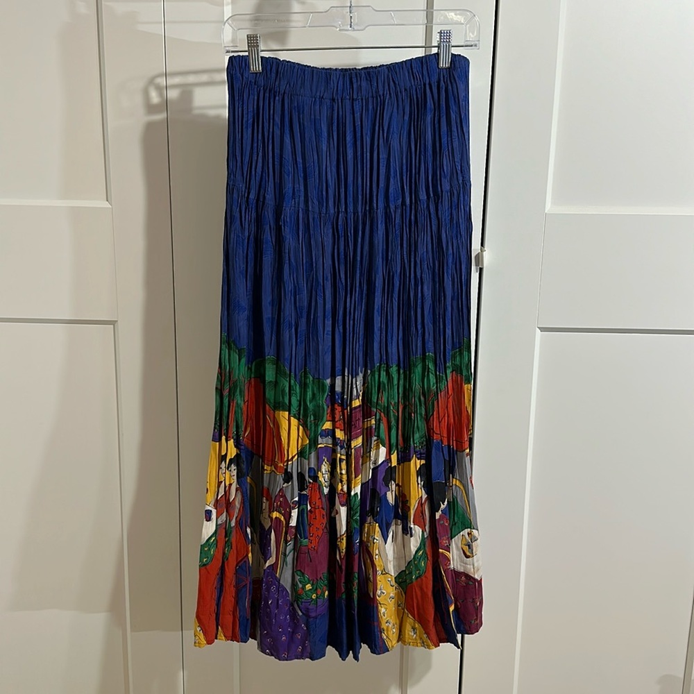 Vintage Skirt With “Cafe Setting” Lower Design that has Tons of Style